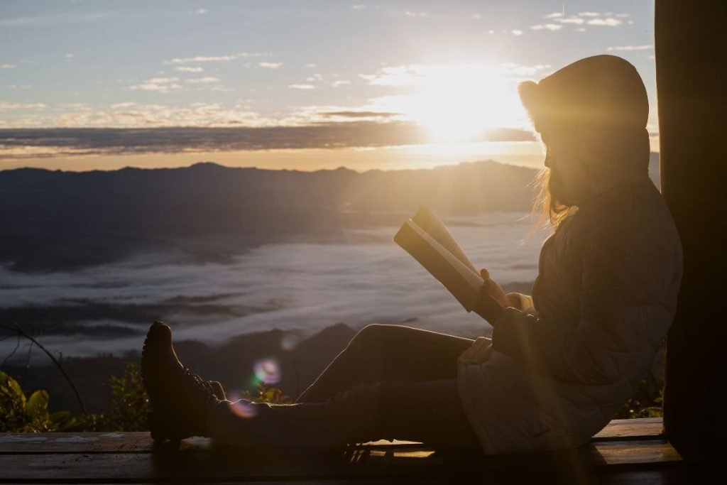 Best Spiritual Coaching Books That Belong on Every Coach's Reading List